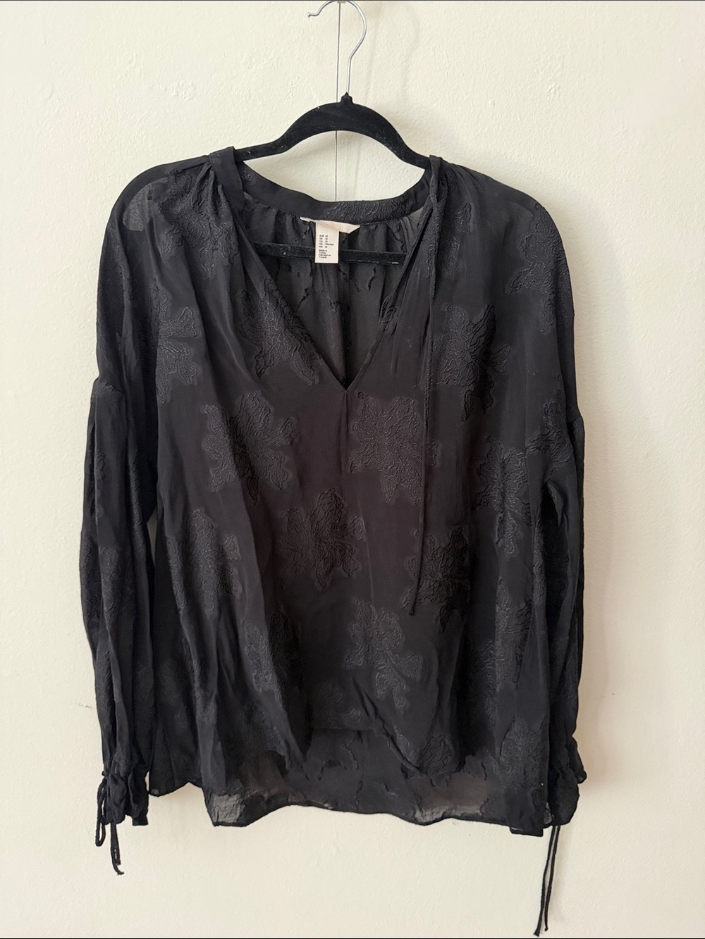 Women's Black V-Neck Long-Sleeve Blouse